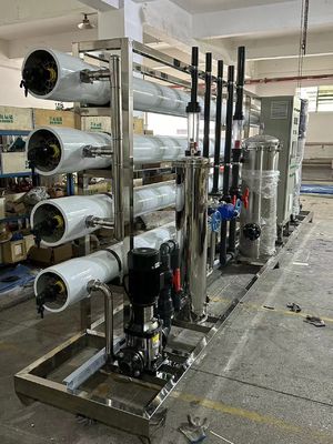 Καλή τιμή Υψηλή αλατότητα αλμυρό νερό RO σύστημα Siemens PLC ελεγχόμενο για 5-45.C τροφοδοτικό νερό σε απευθείας σύνδεση