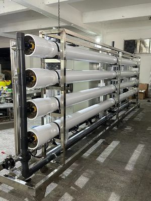 Καλή τιμή 500-1000M3/Day Σύστημα RO αλμυρού νερού με έλεγχο PLC και αποστειρωτή UV σε απευθείας σύνδεση