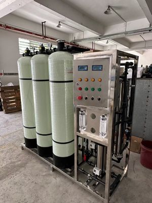 Καλή τιμή 1000 λίτρα ανά ώρα Εμπορικό σύστημα RO Φορητή μηχανή νερού 220V/380V σε απευθείας σύνδεση