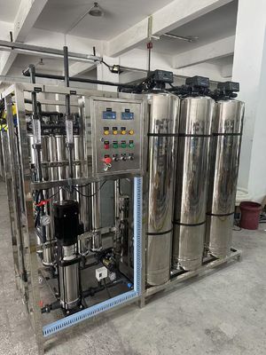 Καλή τιμή 380V / 50Hz τροφοδοσία Εμπορικό σύστημα RO Ιδανικό για δημοτικό ή πηγάδι νερού σε απευθείας σύνδεση